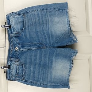American Eagle high rise mom jean shorts raw hem medium wash womens 10